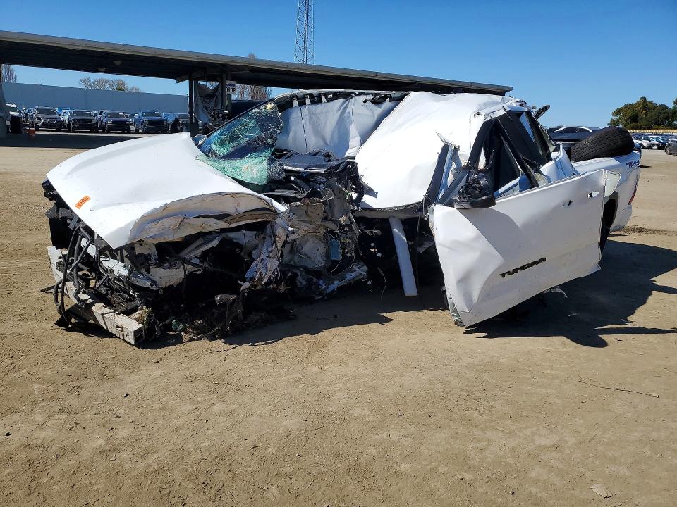 Продажа на аукционе авто 2025 Toyota Tundra, vin: 5TFLA5EC8SX041044, номер лота: 41926706
