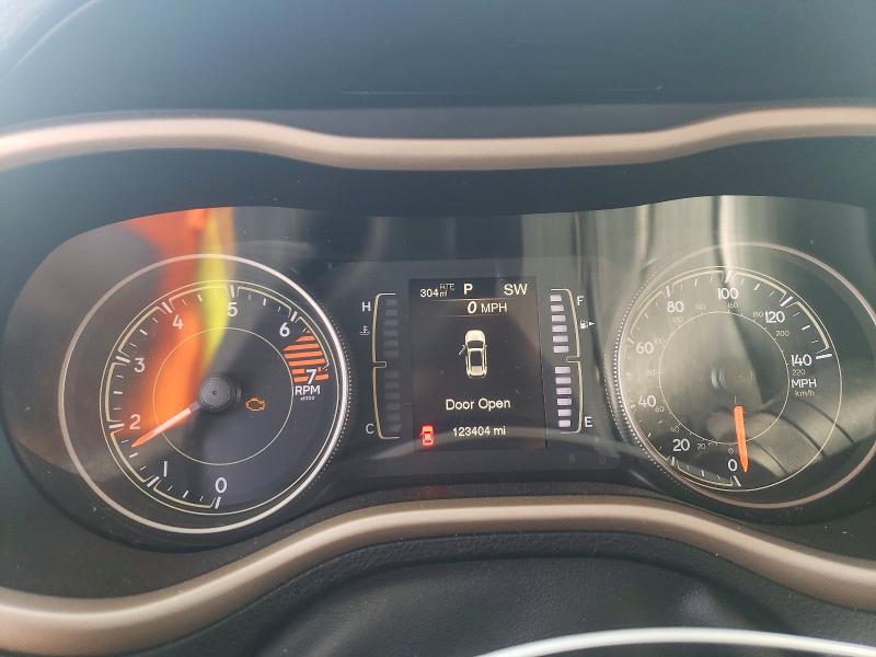47056426 :رقم المزاد ، 1C4PJLCB3JD544027 vin ، 2018 Jeep Cherokee مزاد بيع