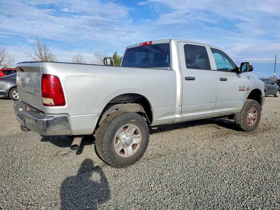 41669906 :رقم المزاد ، 3C6UR5CLXHG694236 vin ، 2017 Ram 2500 مزاد بيع