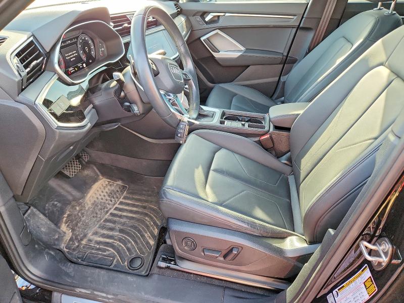 46551126 :رقم المزاد ، WA1EECF32M1050502 vin ، 2021 Audi Q3 مزاد بيع