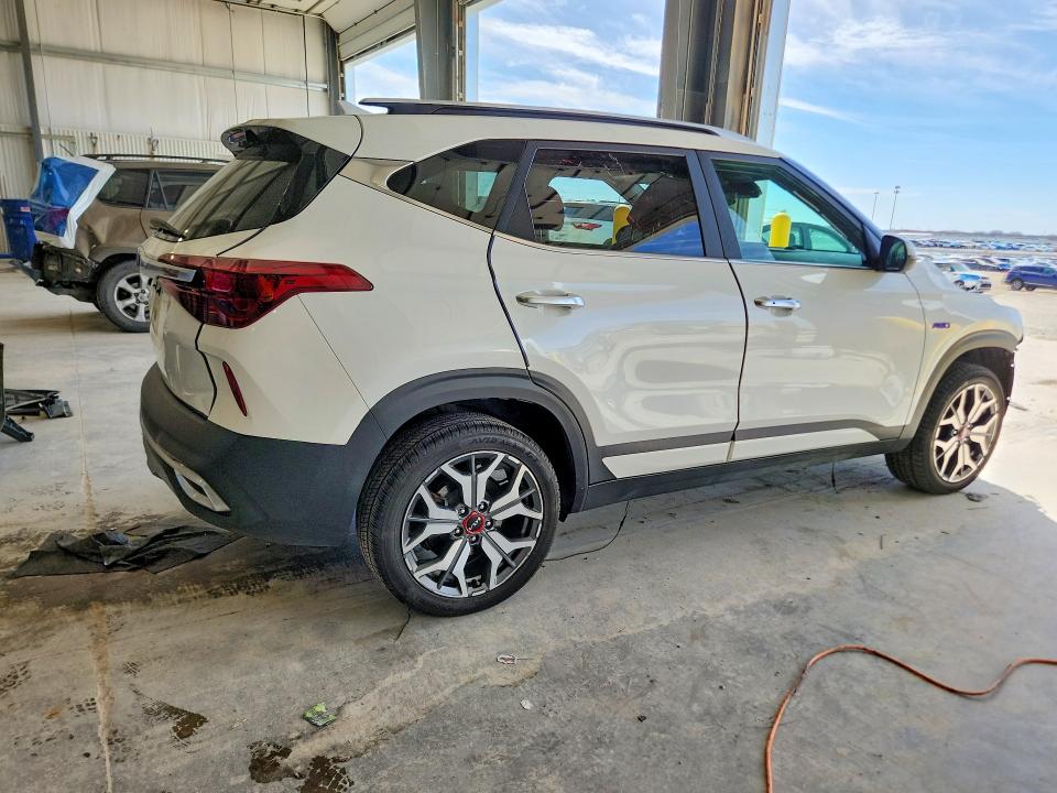 46704076 :رقم المزاد ، KNDETCA26P7358123 vin ، 2023 Kia Seltos مزاد بيع