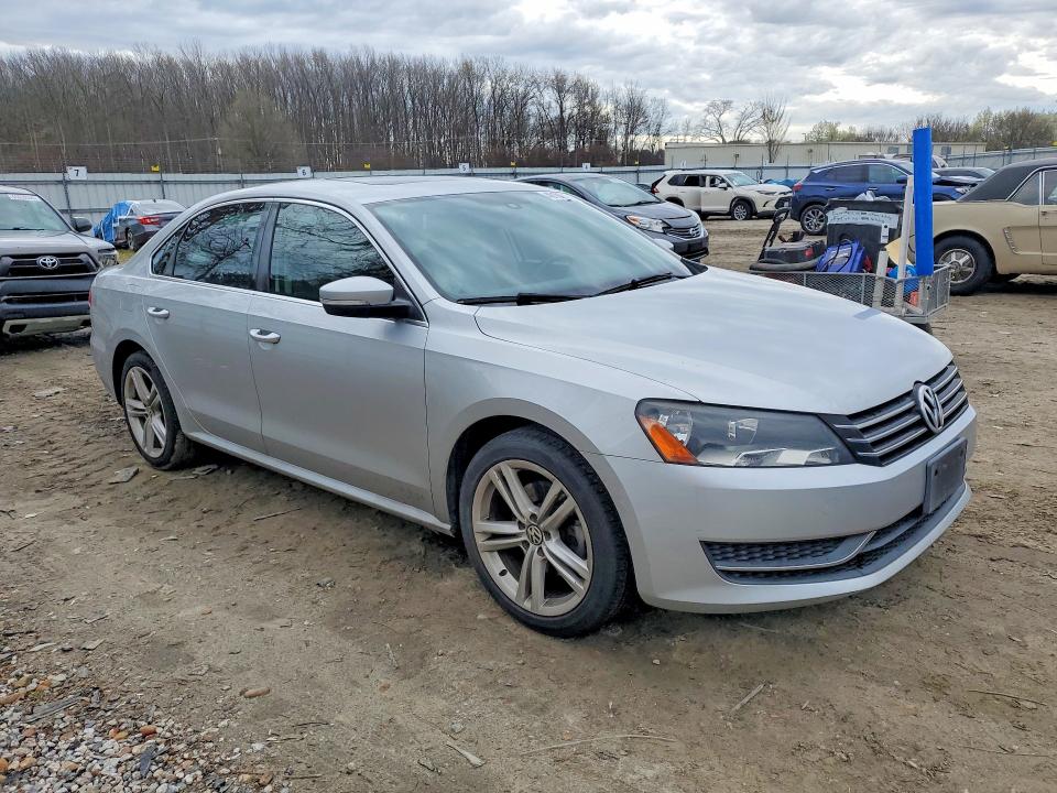 46100776 :رقم المزاد ، 1VWBT7A38EC119600 vin ، 2014 Volkswagen Passat مزاد بيع