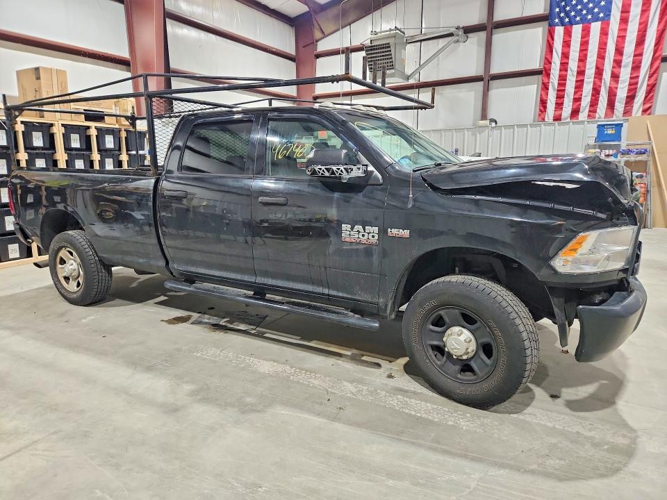 46740256 :رقم المزاد ، 3C6UR5HJXHG613145 vin ، 2017 Ram 2500 مزاد بيع