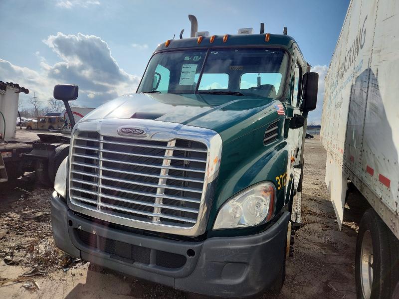 Продажа на аукционе авто 2018 Freightliner Cascadia 113, vin: 3AKBGADV0JSJL4388, номер лота: 41784726