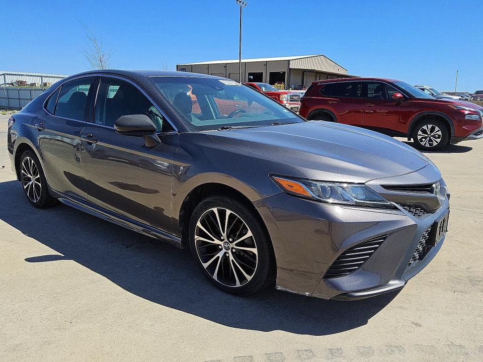 96056505 :رقم المزاد ، 4T1G11AK1LU326044 vin ، 2020 Toyota Camry مزاد بيع