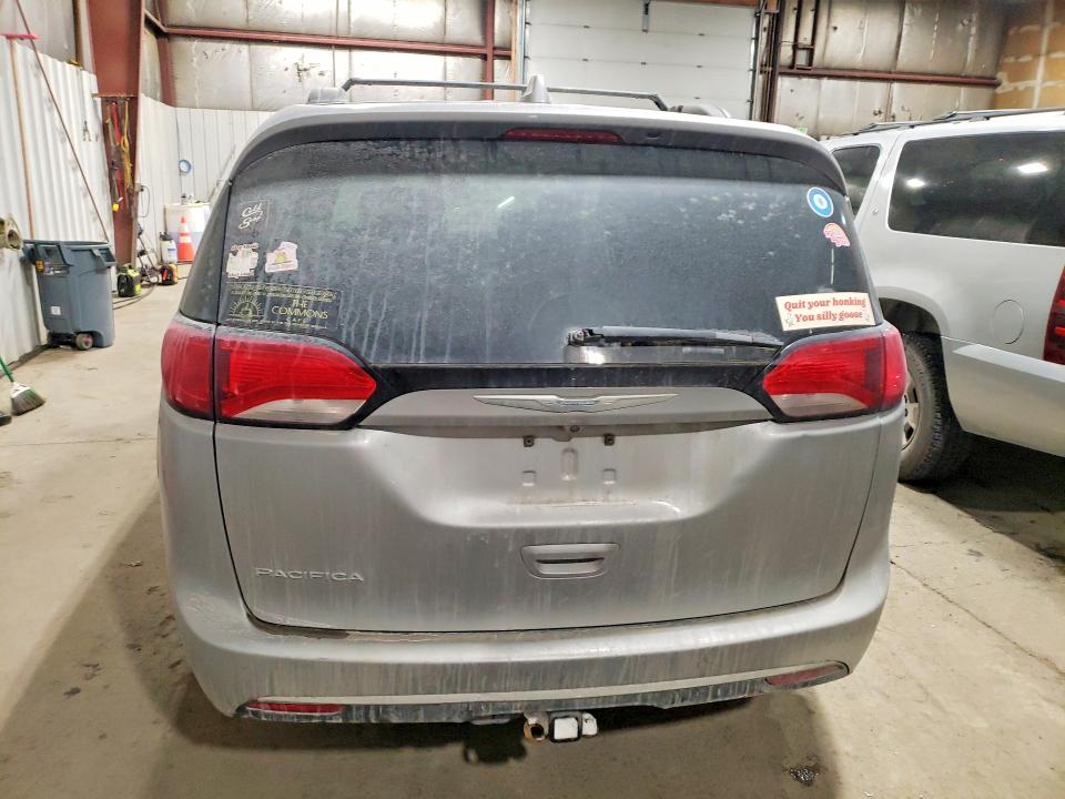 46442766 :رقم المزاد ، 2C4RC1BG6HR668689 vin ، 2017 Chrysler Pacifica مزاد بيع