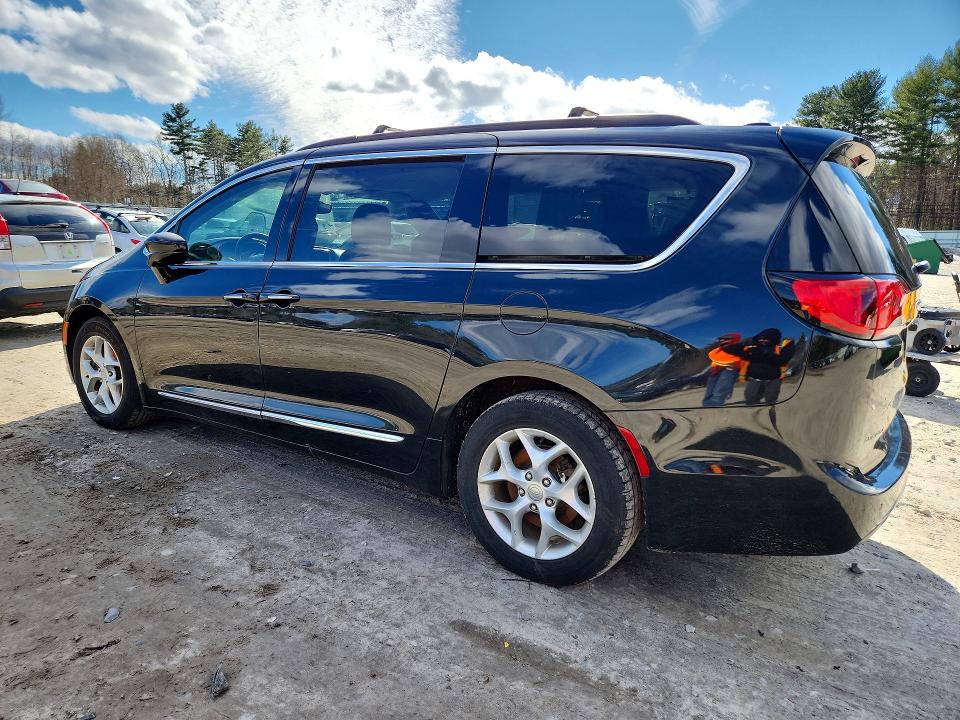 46114536 :رقم المزاد ، 2C4RC1BG4HR552455 vin ، 2017 Chrysler Pacifica مزاد بيع