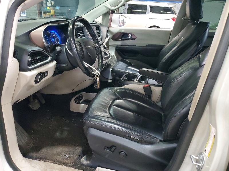 47832646 :رقم المزاد ، 2C4RC1BG4HR670635 vin ، 2017 Chrysler Pacifica مزاد بيع