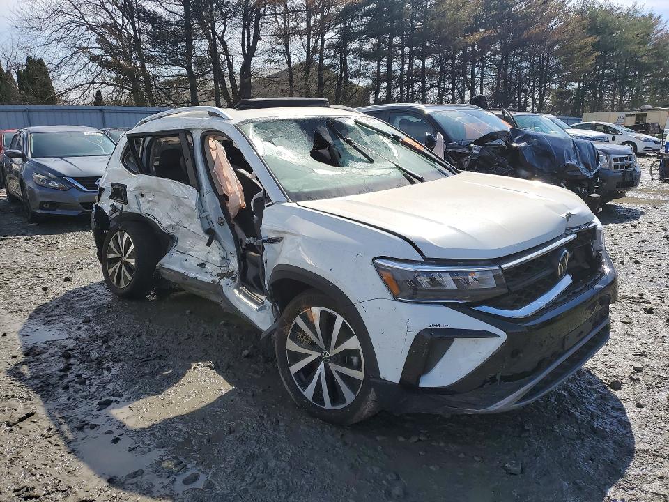 46138916 :رقم المزاد ، 3VVLX7B2XNM019130 vin ، 2022 Volkswagen Taos مزاد بيع