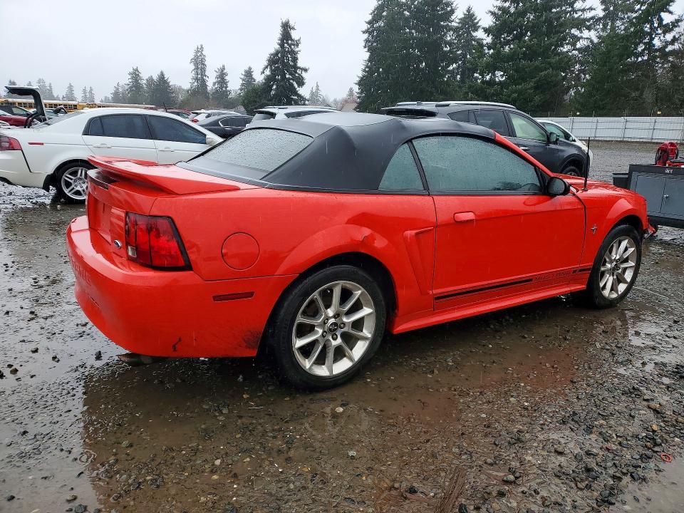 45821066 :رقم المزاد ، 1FAFP444XYF122194 vin ، 2000 Ford Mustang مزاد بيع