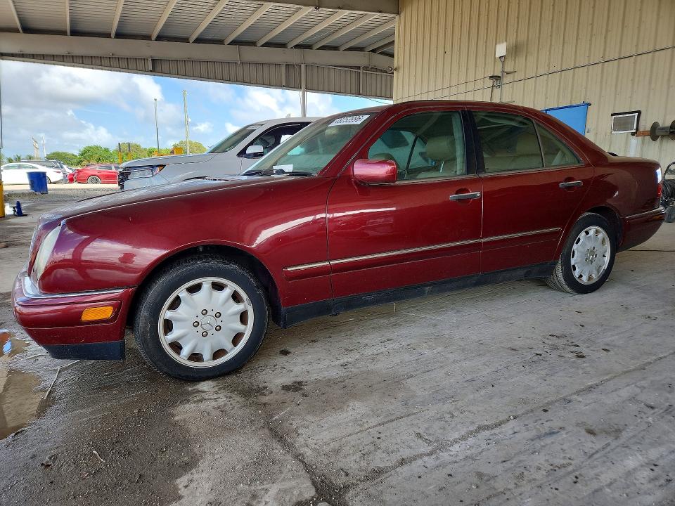 48253996 :رقم المزاد ، WDBJF25H8XA825025 vin ، 1999 Mercedes-benz E مزاد بيع