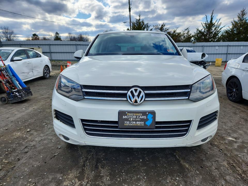 46569186 :رقم المزاد ، WVGFF9BP5BD002471 vin ، 2011 Volkswagen Touareg مزاد بيع