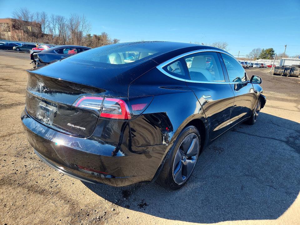 41730086 :رقم المزاد ، 5YJ3E1EB3JF099155 vin ، 2018 Tesla Model 3 مزاد بيع
