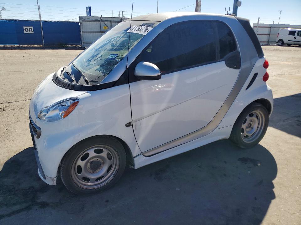Продаж на аукціоні авто 2015 Smart Cars Fortwo, vin: WMEEJ3BA4FK810398, номер лоту: 41763306