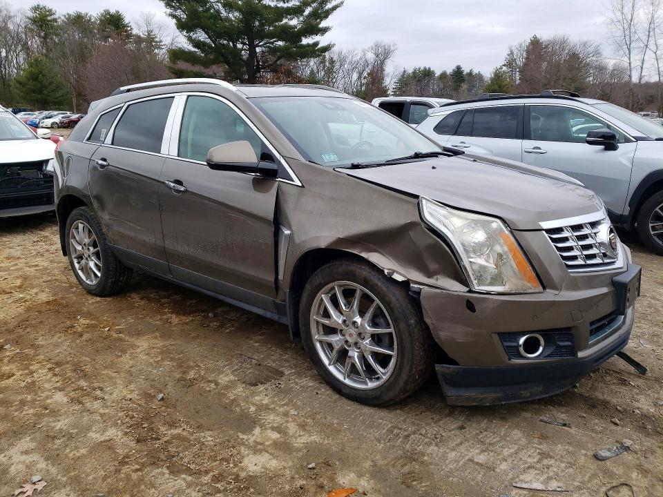 46821336 :رقم المزاد ، 3GYFNCE38FS529479 vin ، 2015 Cadillac Srx مزاد بيع