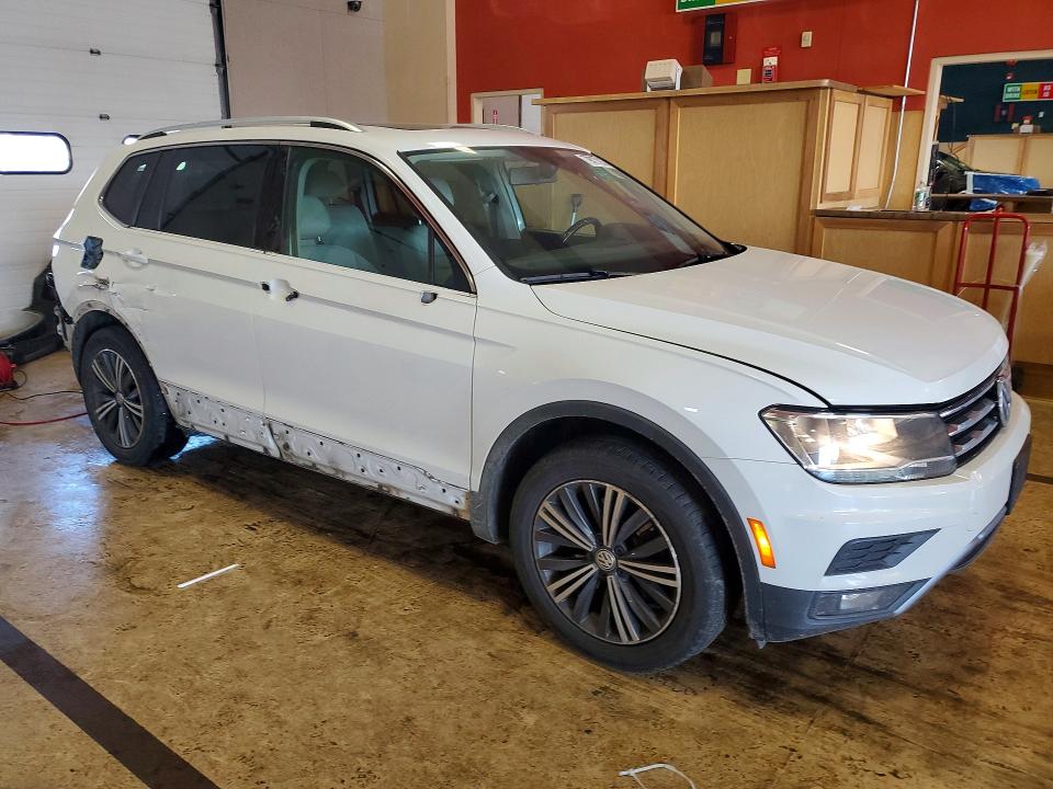79827835 :رقم المزاد ، 3VV2B7AXXJM033725 vin ، 2018 Volkswagen Tiguan مزاد بيع