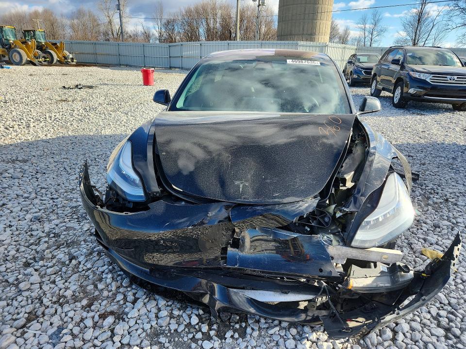 46987636 :رقم المزاد ، 5YJ3E1EB8JF103328 vin ، 2018 Tesla Model 3 مزاد بيع