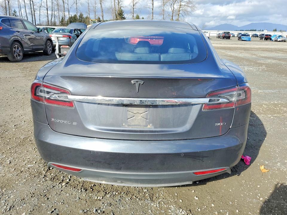 41607356 :رقم المزاد ، 5YJSA1E21GF130063 vin ، 2016 Tesla Model S مزاد بيع