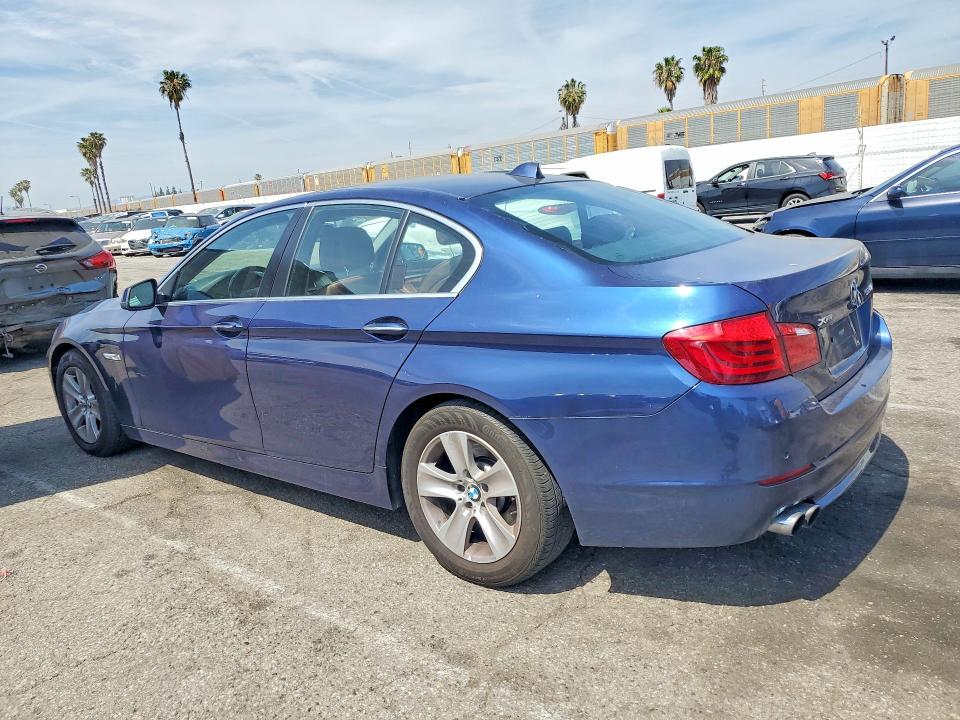 45564226 :رقم المزاد ، WBAXH5C53DDW15830 vin ، 2013 Bmw 528 مزاد بيع