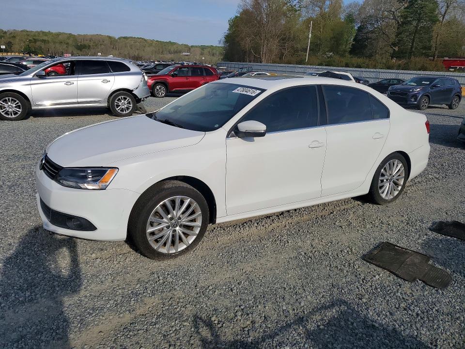 47804616 :رقم المزاد ، 3VWL07AJ8EM409507 vin ، 2014 Volkswagen Jetta مزاد بيع