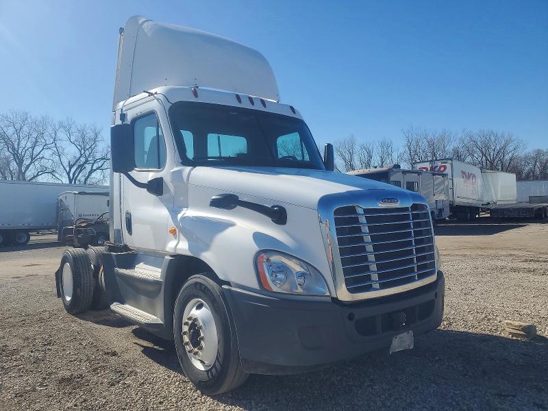 2016 Freightliner Cascadia 125 მანქანა იყიდება აუქციონზე, vin: 1FUBGEDV9GLHC5703, აუქციონის ნომერი: 46200916