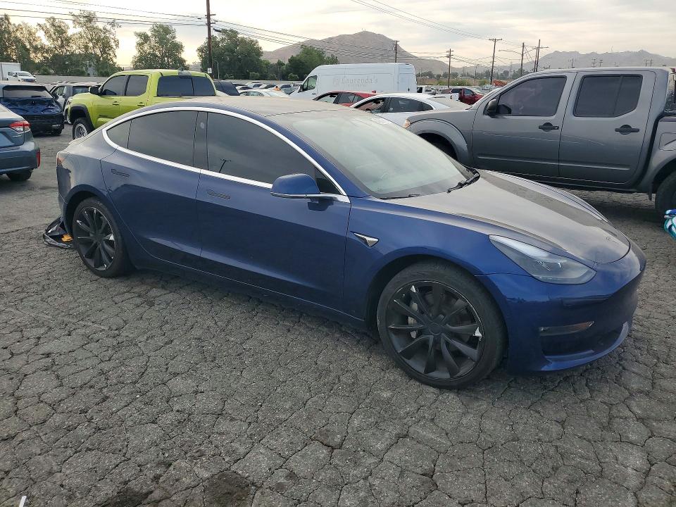 Продажа на аукционе авто 2018 Tesla Model 3, vin: 5YJ3E1EA0JF076522, номер лота: 47839916