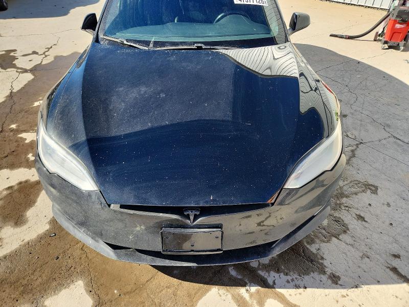 47377126 :رقم المزاد ، 5YJSA1E26JF294013 vin ، 2018 Tesla Model S مزاد بيع