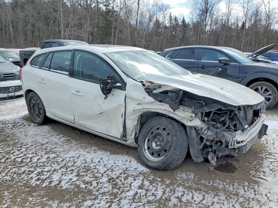 79809775 :رقم المزاد ، YV140MEJ0F1268103 vin ، 2015 Volvo V60 مزاد بيع