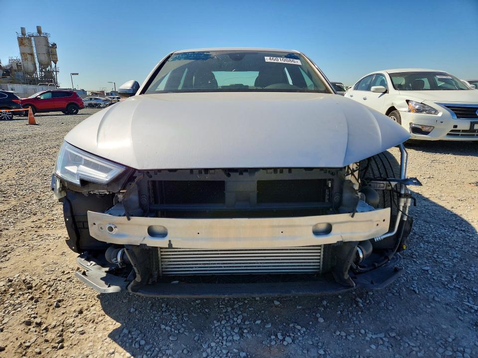 Продаж на аукціоні авто 2019 Audi A4, vin: WAUHMAF46KA004989, номер лоту: 46010086