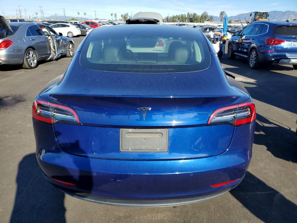 41964446 :رقم المزاد ، 5YJ3E1EA7KF400731 vin ، 2019 Tesla Model 3 مزاد بيع