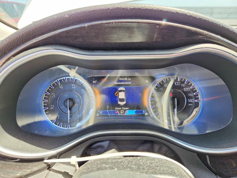 47049906 :رقم المزاد ، 1C3CCCCG1FN573486 vin ، 2015 Chrysler 200 مزاد بيع