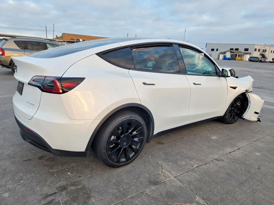 Продажа на аукционе авто 2024 Tesla Model Y, vin: 7SAYGDEE1RA272906, номер лота: 47631756