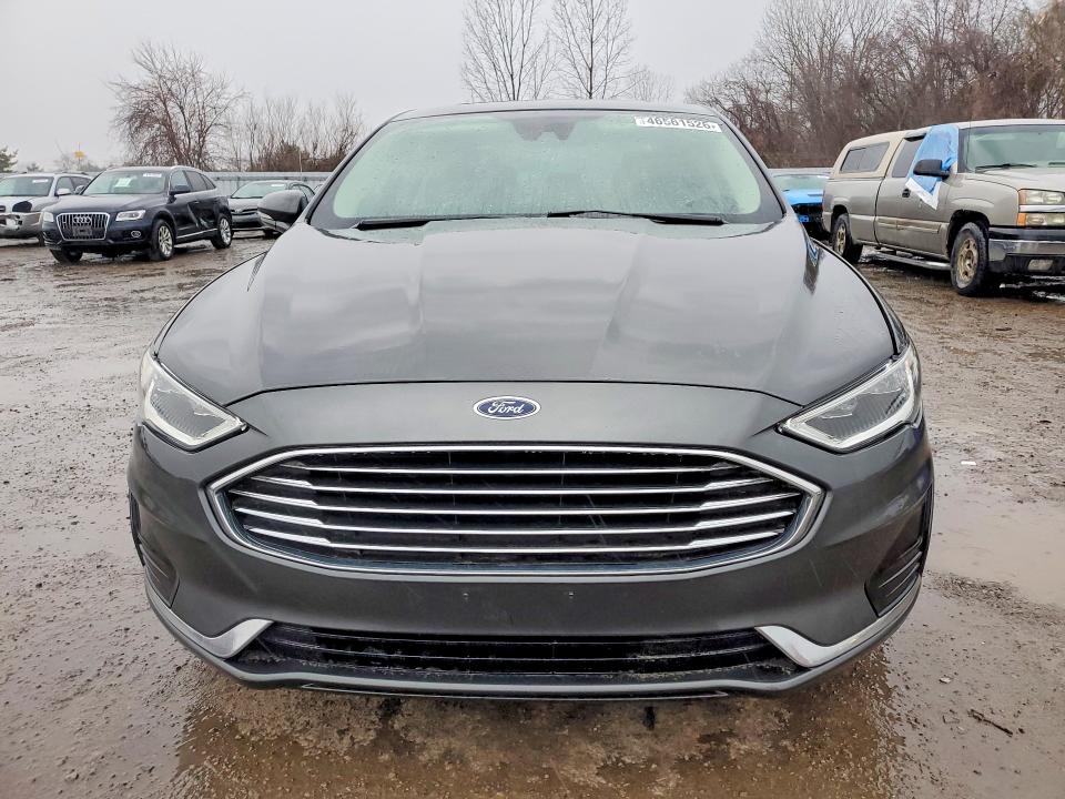 46561526 :رقم المزاد ، 3FA6P0MU7KR155656 vin ، 2019 Ford Fusion مزاد بيع