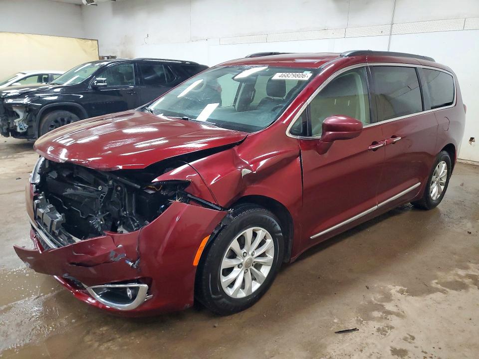 46829806 :رقم المزاد ، 2C4RC1BG5HR527578 vin ، 2017 Chrysler Pacifica مزاد بيع