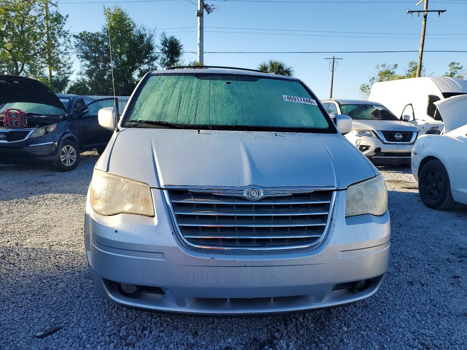 46917446 :رقم المزاد ، 2A4RR5D11AR200769 vin ، 2010 Chrysler Town & Country مزاد بيع