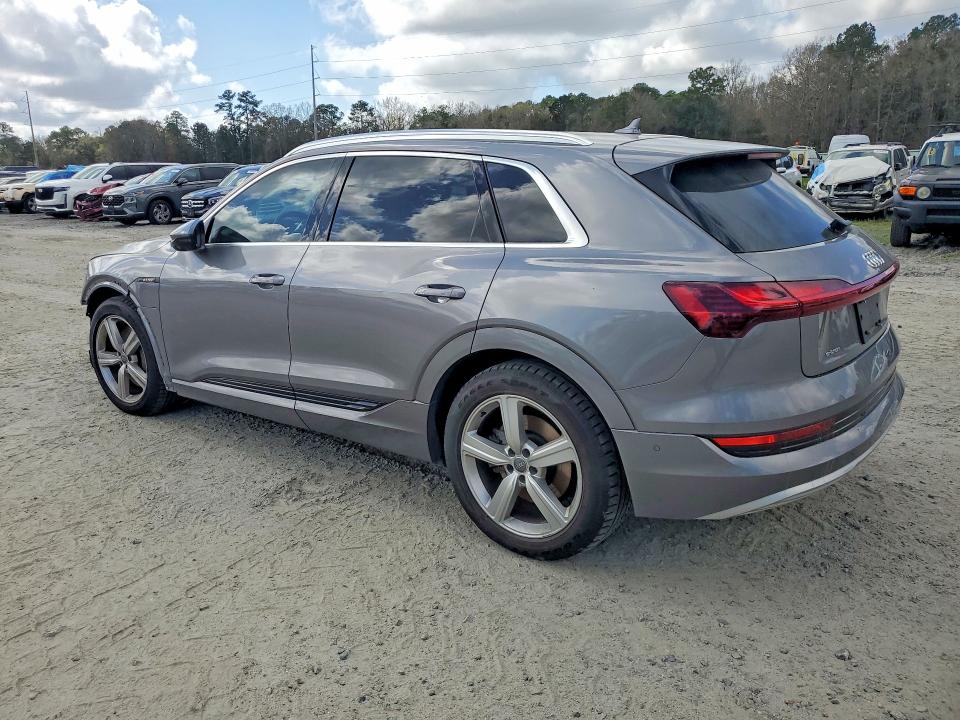 Продажа на аукционе авто 2019 Audi E-tron, vin: WA1VAAGE6KB015517, номер лота: 79705655