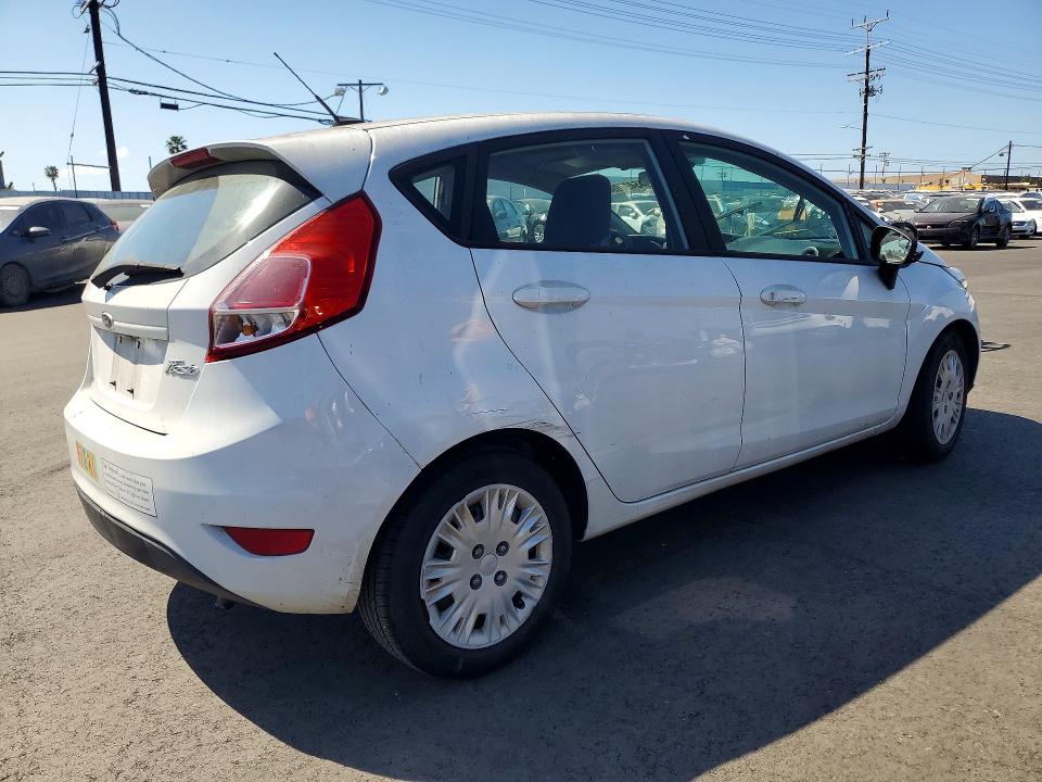 45497096 :رقم المزاد ، 3FADP4TJ8FM138745 vin ، 2015 Ford Fiesta مزاد بيع