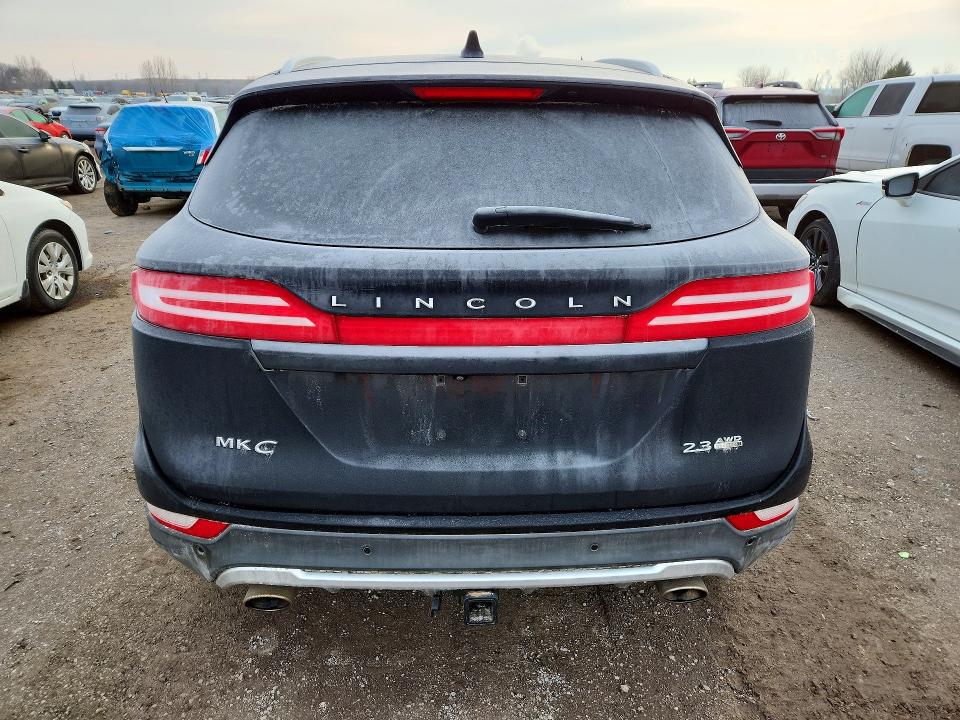 46823446 :رقم المزاد ، 5LMTJ2AH7FUJ02013 vin ، 2015 Lincoln Townhouse Mkc مزاد بيع