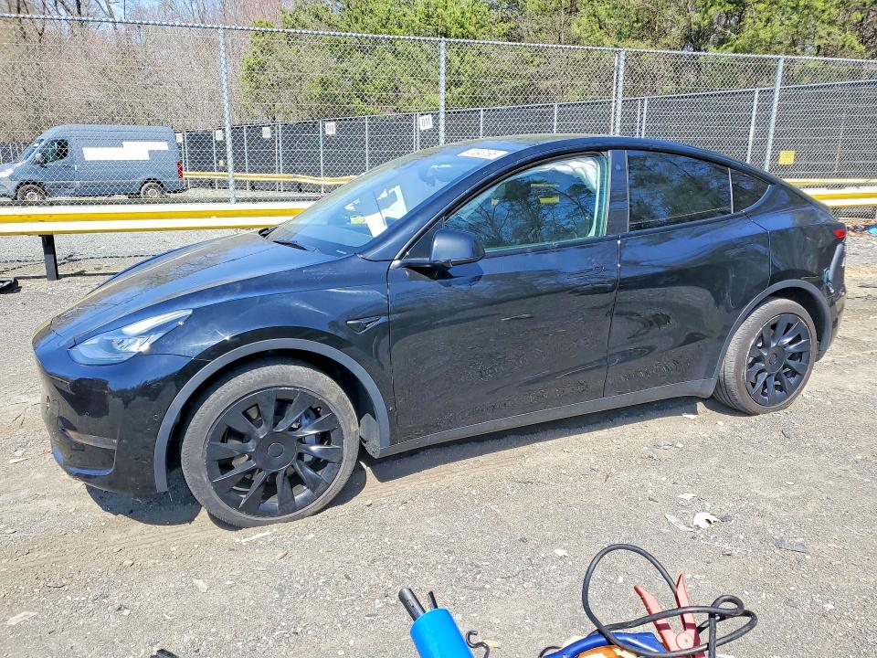 47243196 :رقم المزاد ، 7SAYGDEE8NF320057 vin ، 2022 Tesla Model Y مزاد بيع