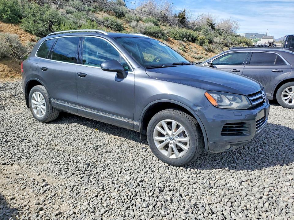 46917066 :رقم المزاد ، WVGEF9BP2ED010687 vin ، 2014 Volkswagen Touareg مزاد بيع