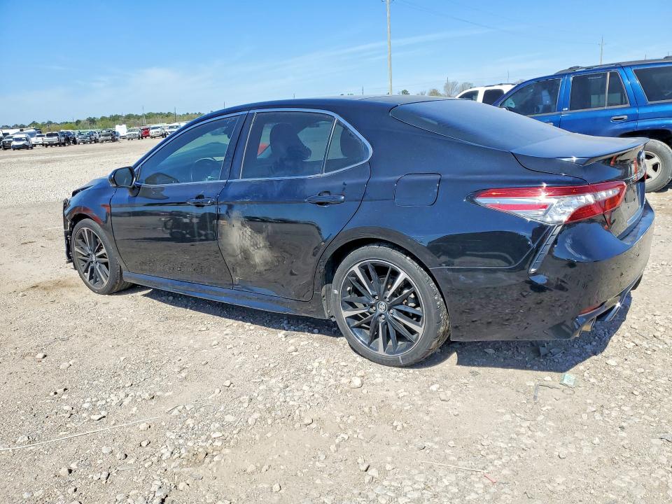 46400626 :رقم المزاد ، 4T1B61HK8JU039833 vin ، 2018 Toyota Camry مزاد بيع