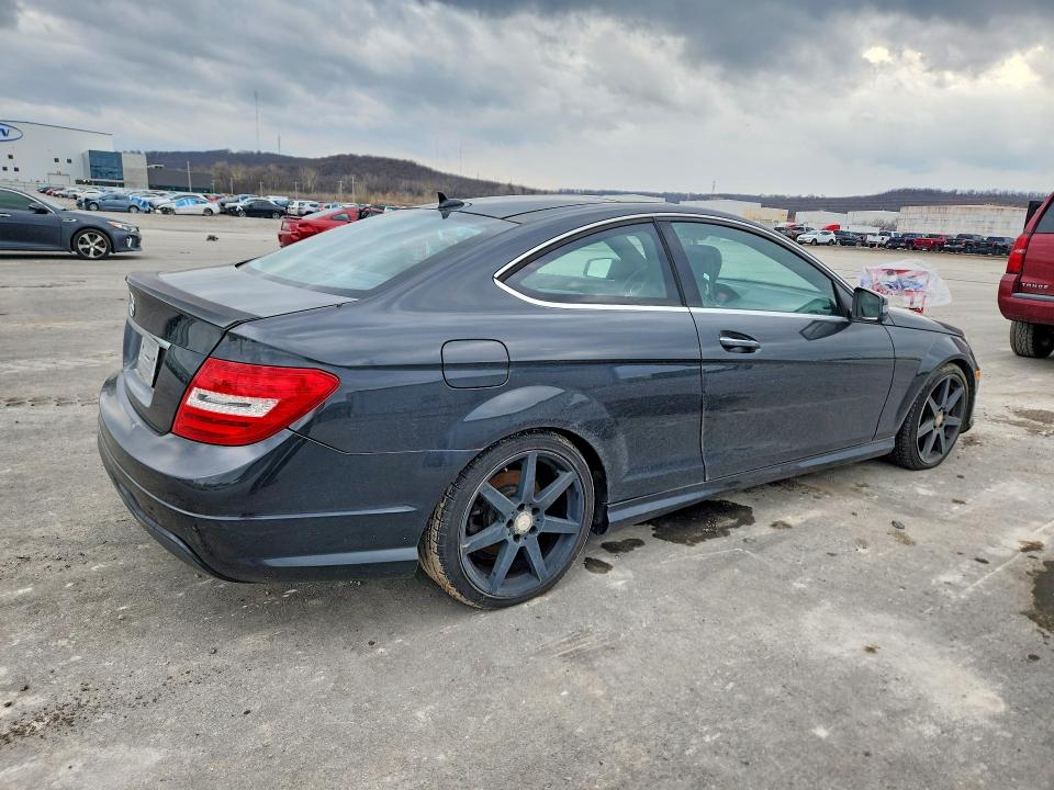 Продажа на аукционе авто 2015 Mercedes-benz C, vin: WDDGJ4HB3FG363374, номер лота: 41819306