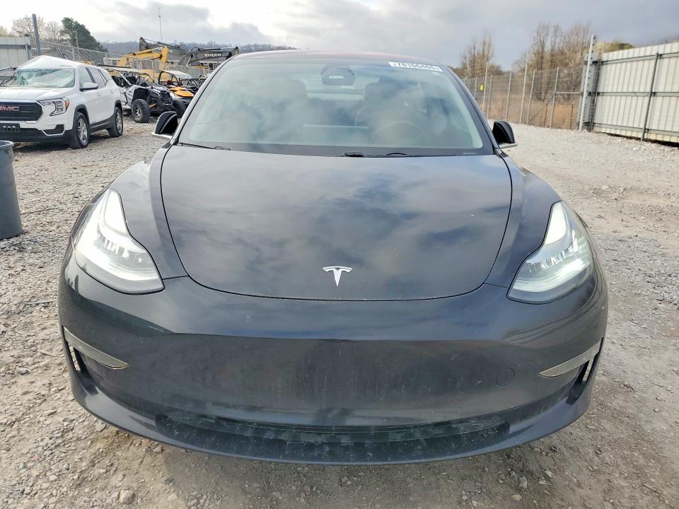 78166465 :رقم المزاد ، 5YJ3E1EA7JF033800 vin ، 2018 Tesla Model 3 مزاد بيع