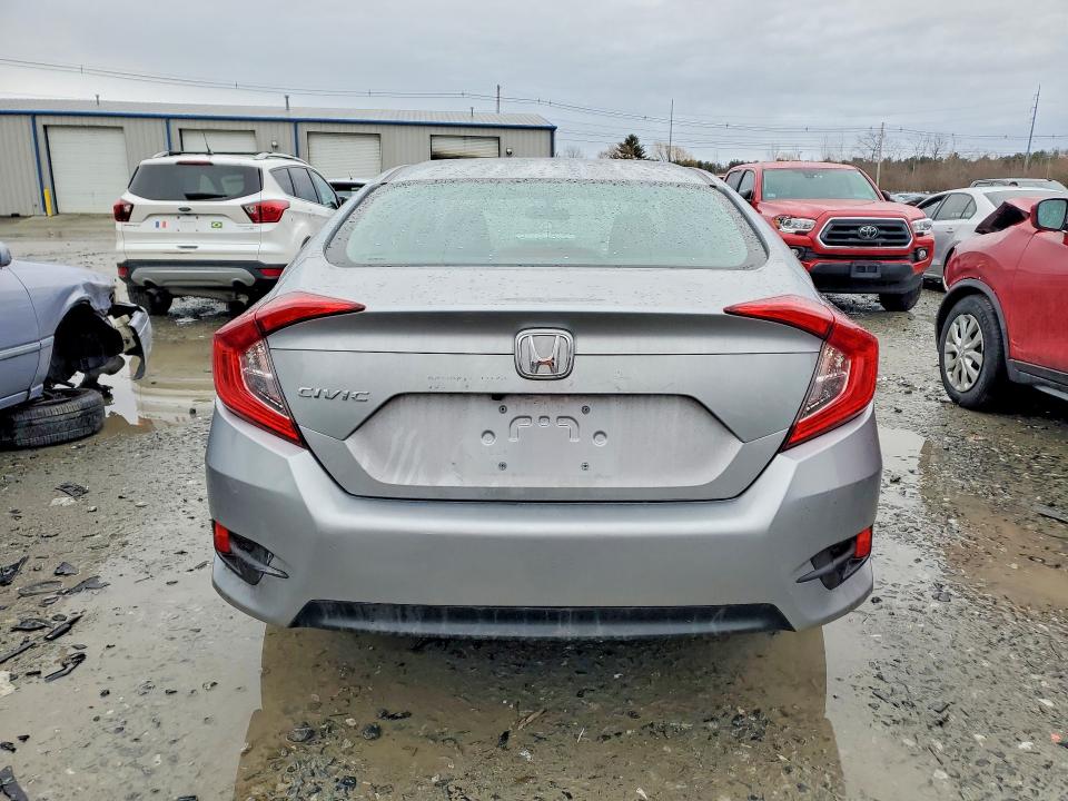 45524876 :رقم المزاد ، 2HGFC2F57JH577963 vin ، 2018 Honda Civic مزاد بيع