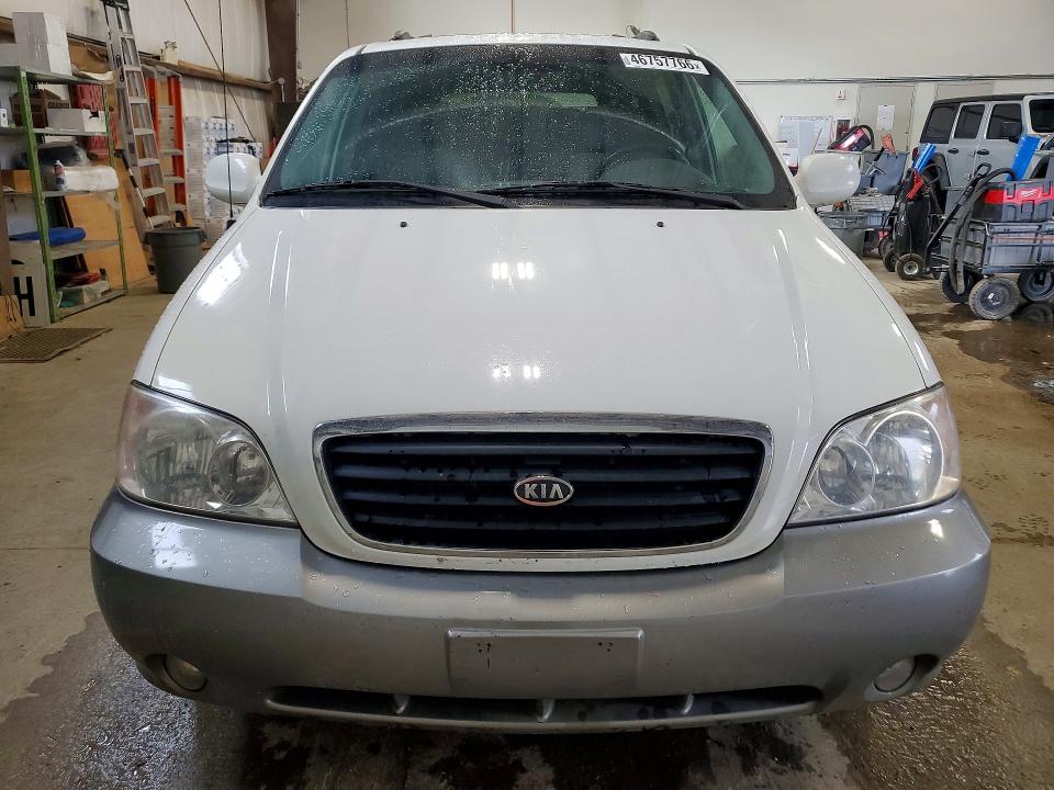 2002 Kia Sedona მანქანა იყიდება აუქციონზე, vin: KNDUP131326272064, აუქციონის ნომერი: 46757766