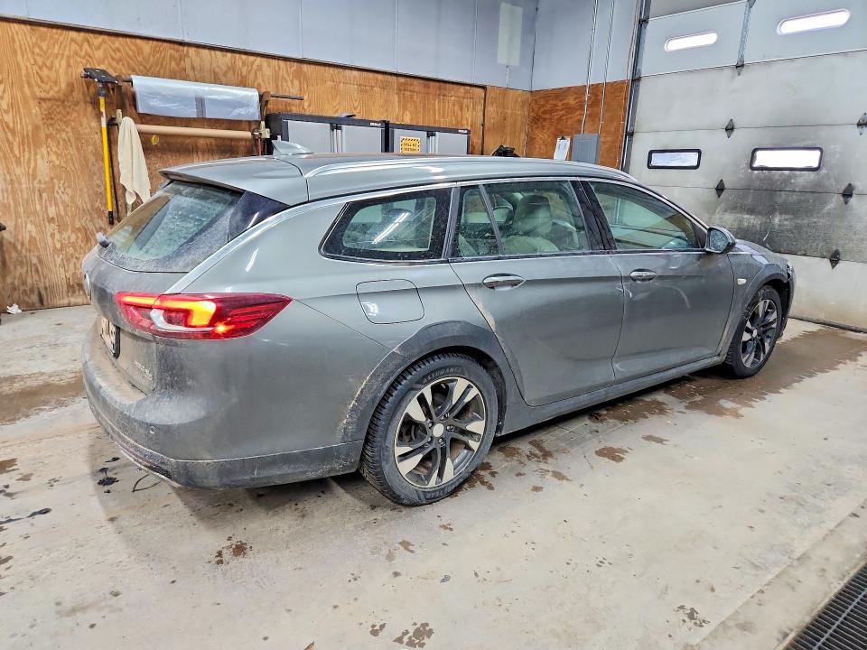75073945 :رقم المزاد ، W04GV8SX1J1165067 vin ، 2018 Buick Regal Tourx مزاد بيع