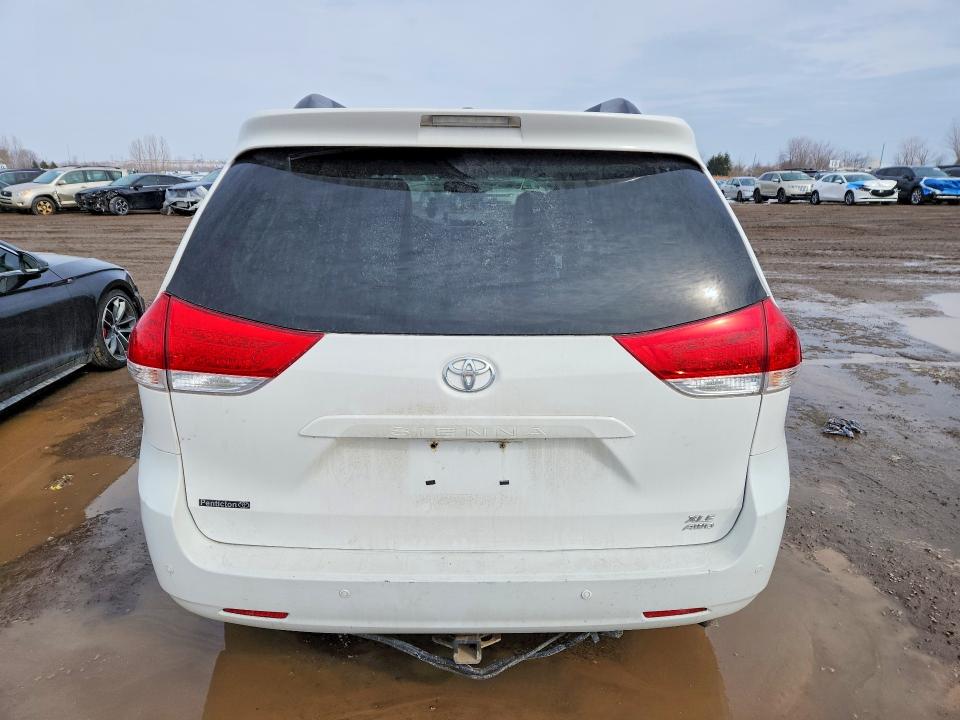 79069675 :رقم المزاد ، 5TDDK3DC0ES094158 vin ، 2014 Toyota Sienna مزاد بيع