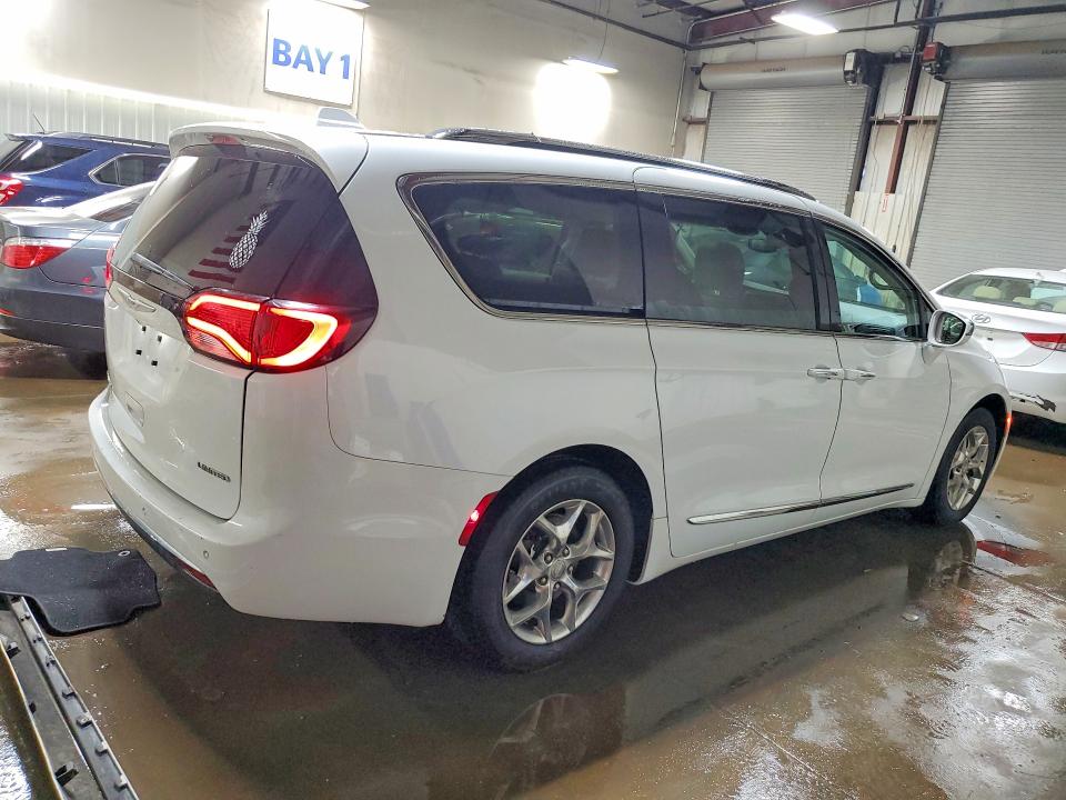 79682535 :رقم المزاد ، 2C4RC1GG1KR551733 vin ، 2019 Chrysler Pacifica مزاد بيع