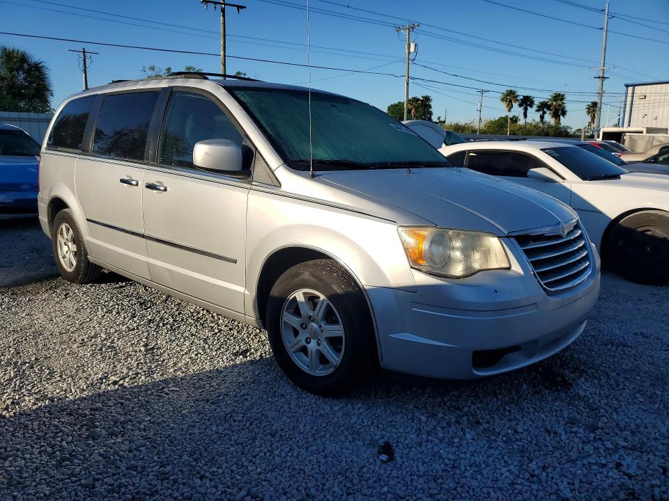 46917446 :رقم المزاد ، 2A4RR5D11AR200769 vin ، 2010 Chrysler Town & Country مزاد بيع