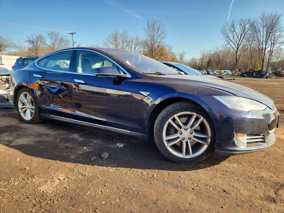 45665926 :رقم المزاد ، 5YJSA1CN4DFP26468 vin ، 2013 Tesla Model S مزاد بيع